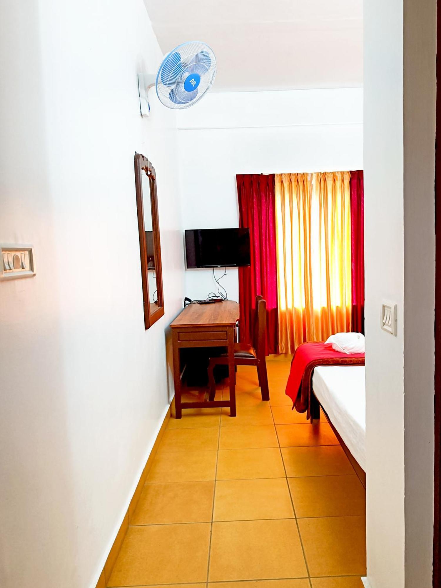 Hotel Exotica Holidays Viripara Exteriér fotografie